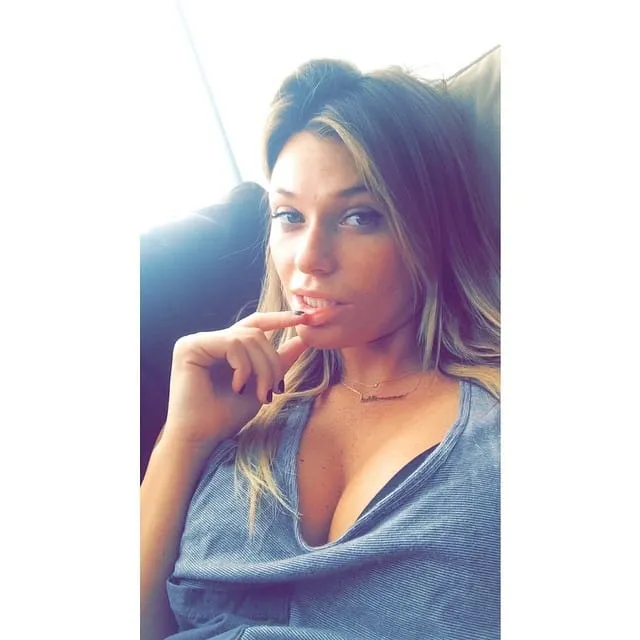 Melania, 24 anni — incontri extraconiugali a Napoli